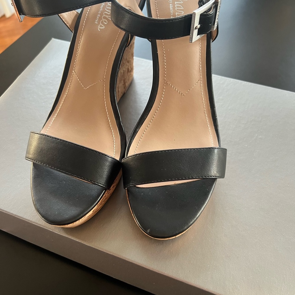 Black wedges